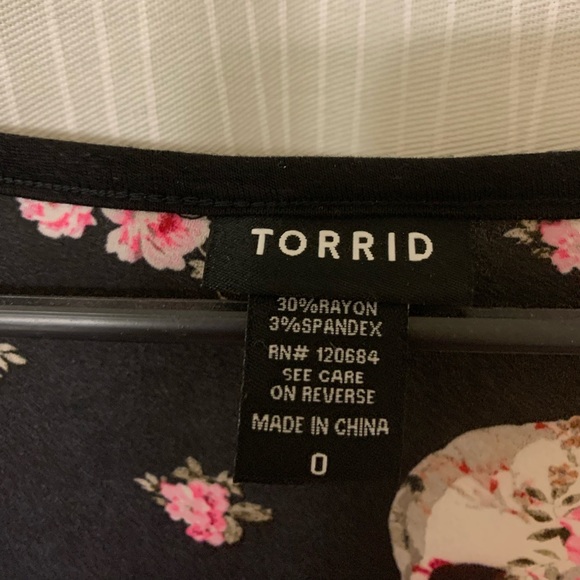 Torrid light weight top - Picture 2 of 3